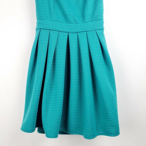 L'ATISTE by Amy Emerald Green Heart Cut Out Back Lined Dress Size Medium EUC - Picture 3 of 7